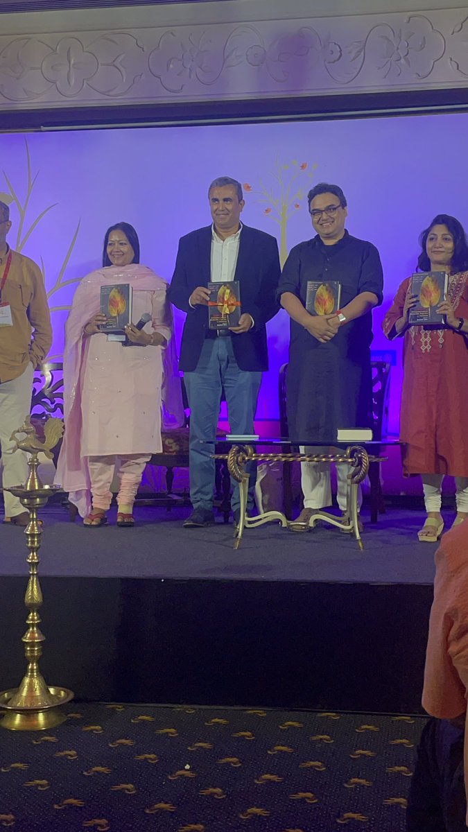 An insightful session and presentation of a collection of poems titled Converse: A Collection of Contemporary Poems by Indians!

The session featured @sudeepsennet, Maitreyee Chowdhury, @Ashwanitiss , @vinita65 , Naveen Kishore! 

#bpf2022