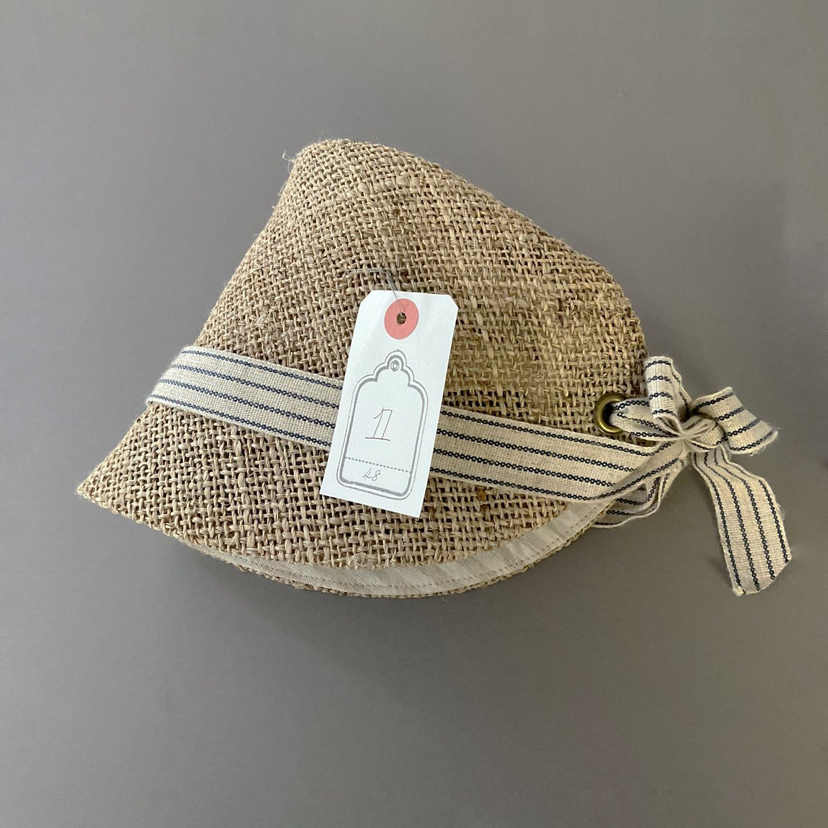 KubomiShop's tweet photo. ＼ Sample SALE ／
長く定番として製作している kubomiの麦わら帽子
試行錯誤の結晶ともいえる
サンプルを一つずつ厳選しまして
kubomiオンラインにて
" お買得価格" にて販売いたします

#kubomi
#麦わら帽子セール
#涼しい帽子
#麻の帽子 https://t.co/ko3DrkMn64