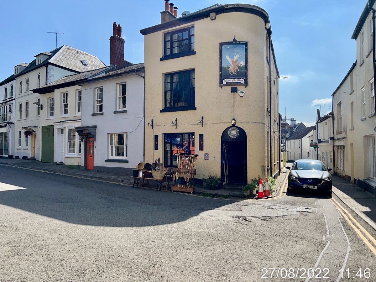 rwnash's tweet photo. Whoosh - Untapped - 4.2% ABV. B+ and a bit, really hoppy, really bitter and very refreshing. Brewed in Raglan #ale #beer #bier
3.3/5. Sat outside The Griffin, was a pub but now a bike shop that sells local beers. In #Monmouth #mb09 π»π΄σ §σ ’σ ·σ ¬σ ³σ Ώ https://t.co/6OOoKRRR7r