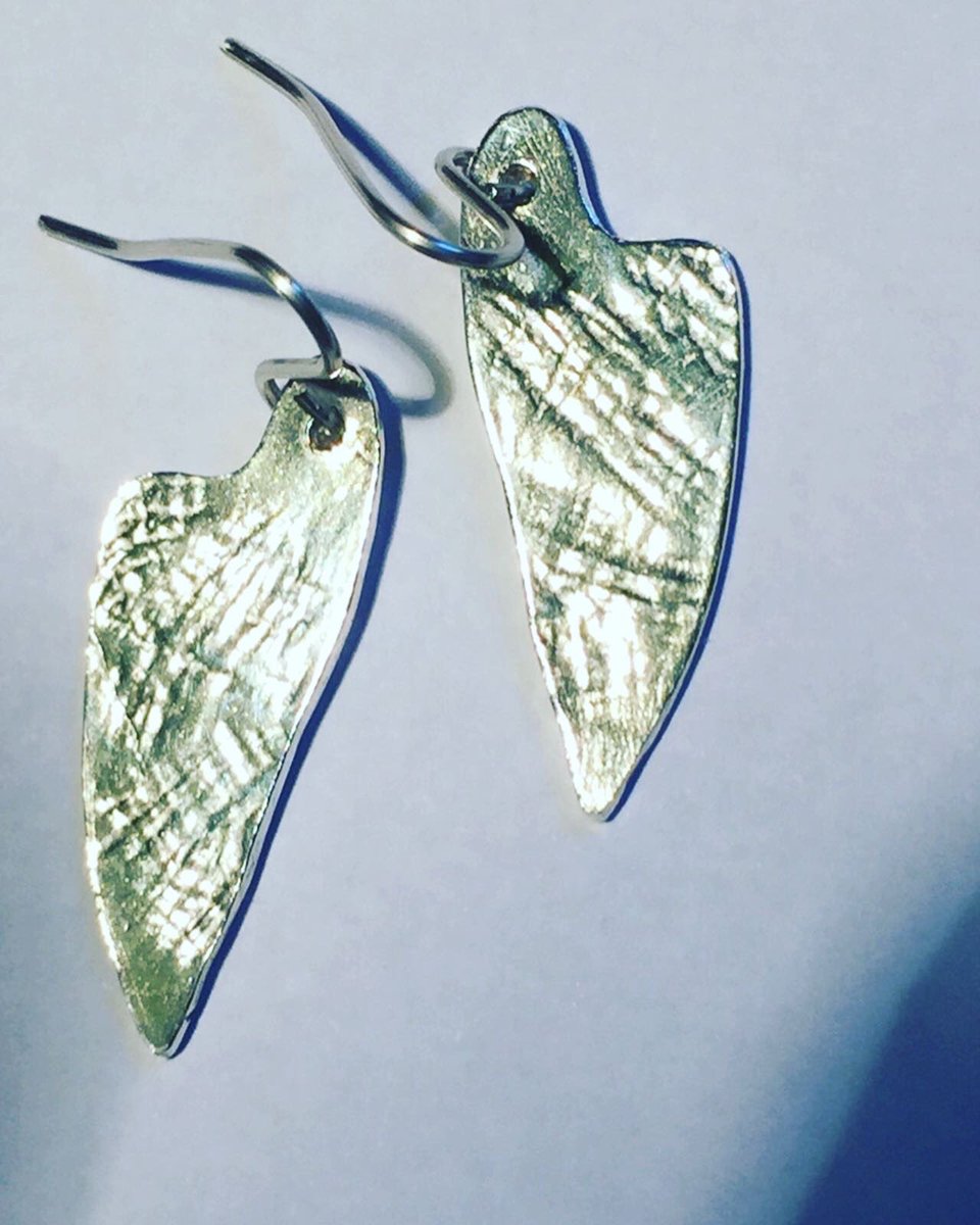 MargotHartley's tweet photo. Just some of the talented Artists & Artisans At Stockbridge Contemporary Craft Fair 2022. #stockbridgetownhall #contemporarycraftfair
#Jewellery #knitwear #leatherwork #glassart #woodcraft #soaps #handmadeclothing #millinary #ceramics #watercolour #art #artists #artisans https://t.co/MHFHakJbsh
