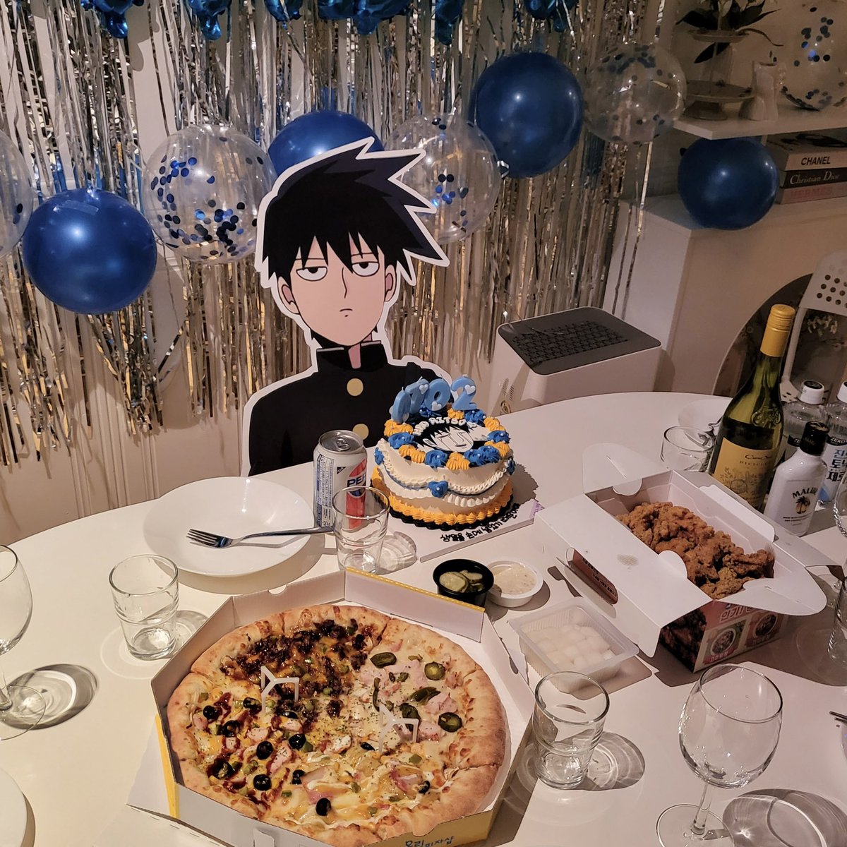 HBDritsu's tweet photo. 💙🎉리츠야 생일축하해!!!!!🎉💙
#생일을손에넣었기때문이야
#影山律生誕祭2022
#影山律誕生祭2022

*리츠군은 미성년자인 관계로 콜라를 마셨습니다 https://t.co/1M23Pj1Eyz