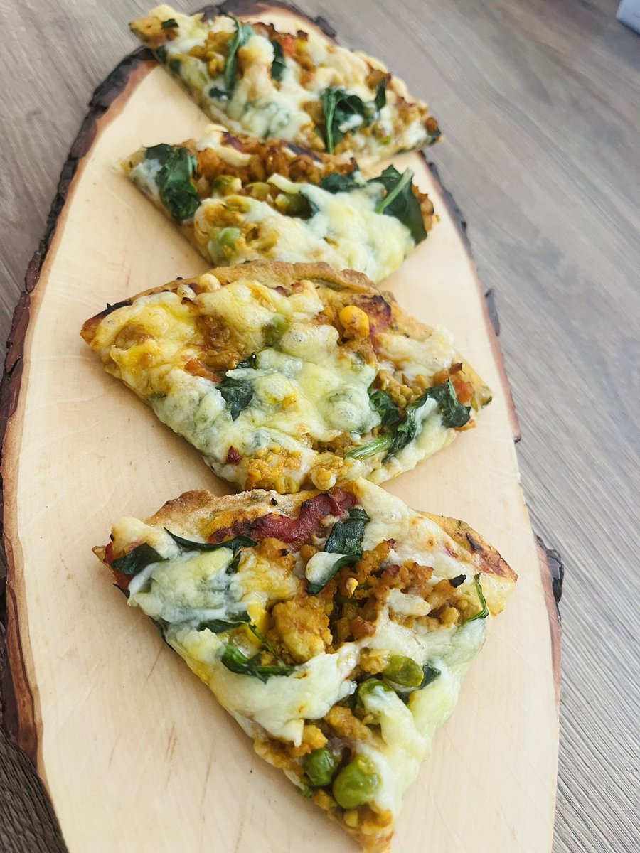 pardeep19922328's tweet photo. Left over Naan Bread turned into keema and spinach pizza 🍕 for lunch

Best way to use 😋 #saturdaykitchen #cookwithme Easy recipes #getcreative #FoodieBeauty #chefkaur #keepcalmeatpizza @SaturdayKitchen @sat_jamesmartin https://t.co/0oHyAX1Voc