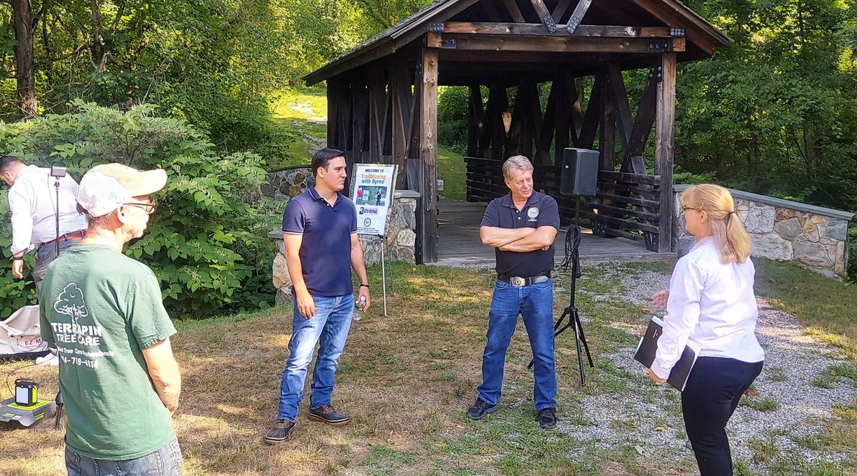 Byrne4NY's tweet photo. Another beautiful morning meeting and speaking with constituents at our #TrailblazingwithByrne event in #PattersonNY.
Special thanks to Patterson Town Supervisor Rich Williams for attending and participating in the discussion… https://t.co/10LIhBmOOg