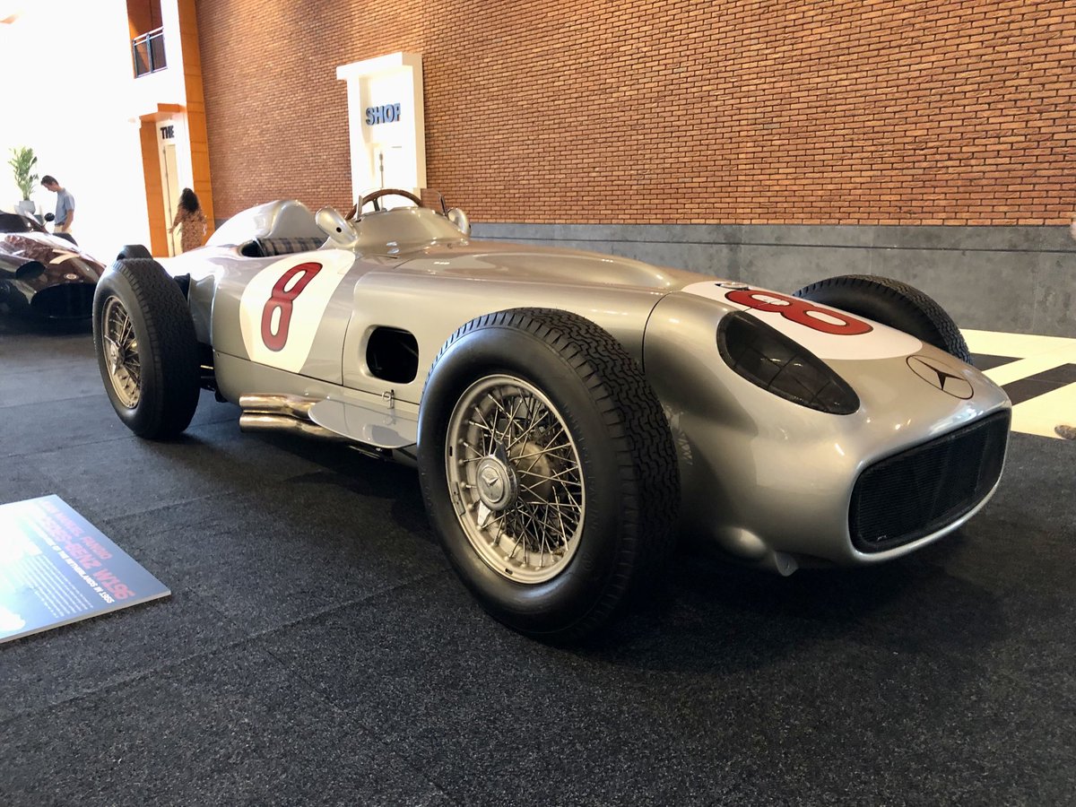 ArjanWeststrate's tweet photo. Prachtige F1 Legends expositie bij ⁦@louwmanmuseum⁩ #ascari #fangio #hill #boutsen https://t.co/QTWhg7fuop