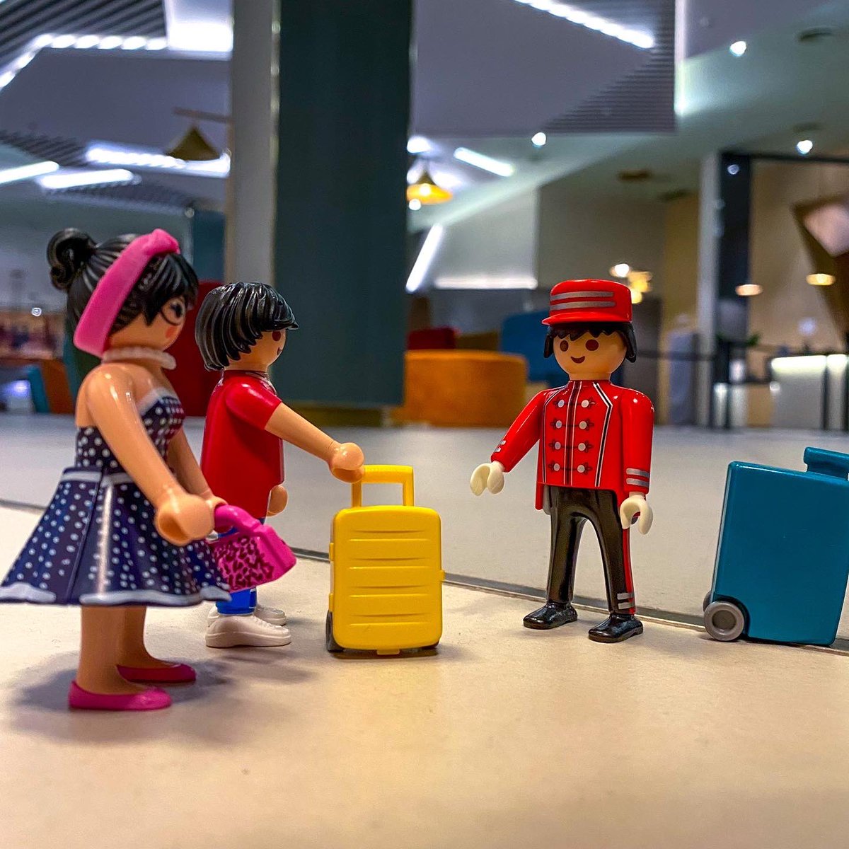 🎶🇮🇹Buon viaggio, che sia un'andata o un ritorno
Che sia una vita o solo un giorno
Che sia per sempre o un secondo🎶
#hotel #vacaciones #botones #albergo #vacanze #Playmobil <a href="/Playmobil/">PLAYMOBIL</a> #Famobil #Geobra #Playmobildeutschland #プレイモービル #플레이모빌 #بلايموبيل #holiday #verano