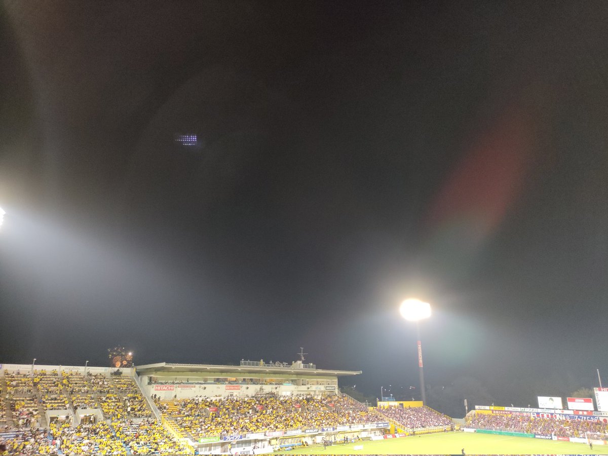 arutoton's tweet photo. 久しぶりにレイソルの試合に来てるけど、このままでは花火がキレイだった記憶だけが残りそう…。 https://t.co/9GkQBJgTRZ