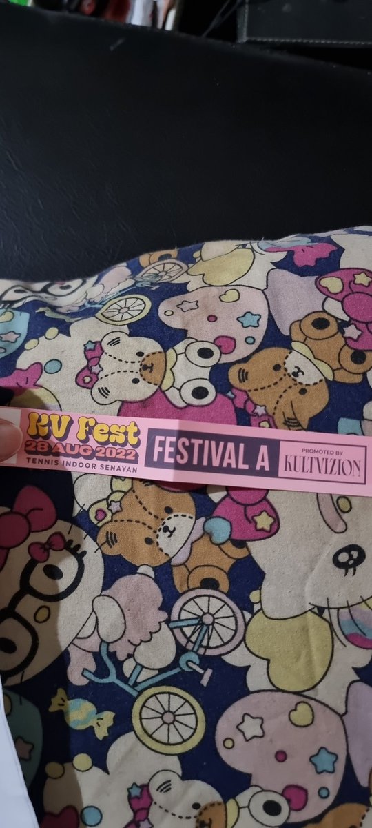 WTS [WANT TO SELL]
1 Tiket KVFest - FESTIVAL A PALING DEPAN
UNDERPRICE CUMA : 500k 
Sudah tuker jadi wristband
Bisa COD di venue

Alasan jual: aku kelebihan beli tiket.

line up : B.I, SECRET NUMBER, JESSIE, RAMENGVRL, AFGAN

#HANBIN #BI #JESSIE #SECRET_NUMBER #KVFest #kvfestival