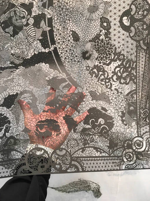 切り絵。過去の力作。
中心は曼荼羅のようで花火のようです。

またこのサイズと密度で切り絵を作りたいのですが…やる気を下さい。

 #切り絵 #papercuttingart #art #RT拡散希望 