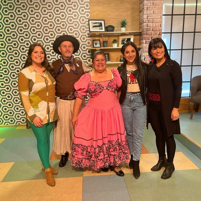 PAORUIZDIAZ16's tweet photo. Paola Ruiz Díaz.. Alicia Fuentes y Rufino Vico en Canal 3 Televisión Pública Pampeana!!! 22/8. Dia del Folklore!! "Encuentro de Tarde"... https://t.co/DYFDrYD9qo