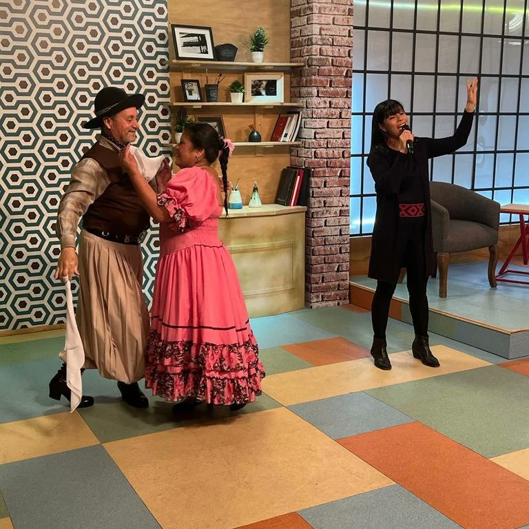 PAORUIZDIAZ16's tweet photo. Paola Ruiz Díaz.. Alicia Fuentes y Rufino Vico en Canal 3 Televisión Pública Pampeana!!! 22/8. Dia del Folklore!! "Encuentro de Tarde"... https://t.co/DYFDrYD9qo