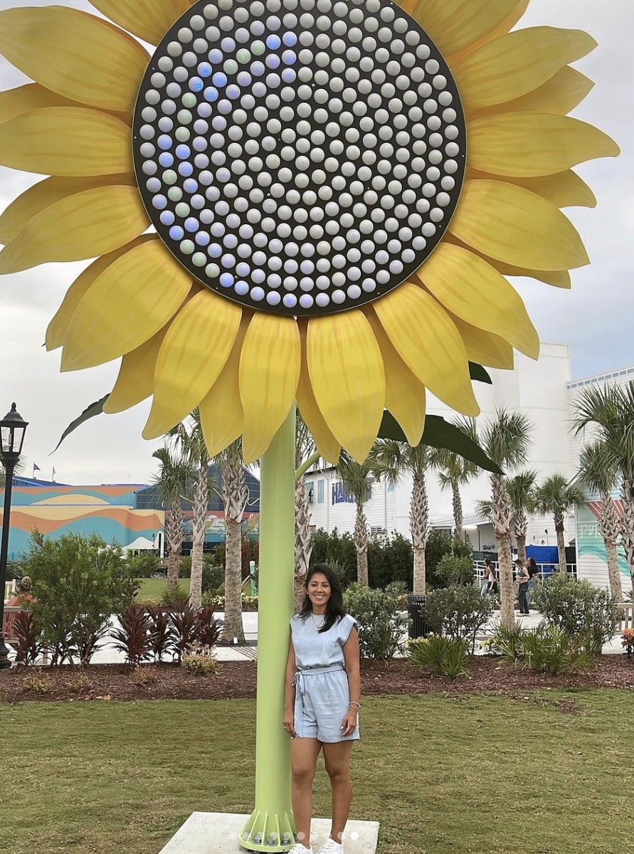 BroadwayatBeach's tweet photo. So cute! These sunflowers make us smile, too.🌻🌻🌻
 .
📷 by enny___moreno on Instagram https://t.co/ONten1bhpe