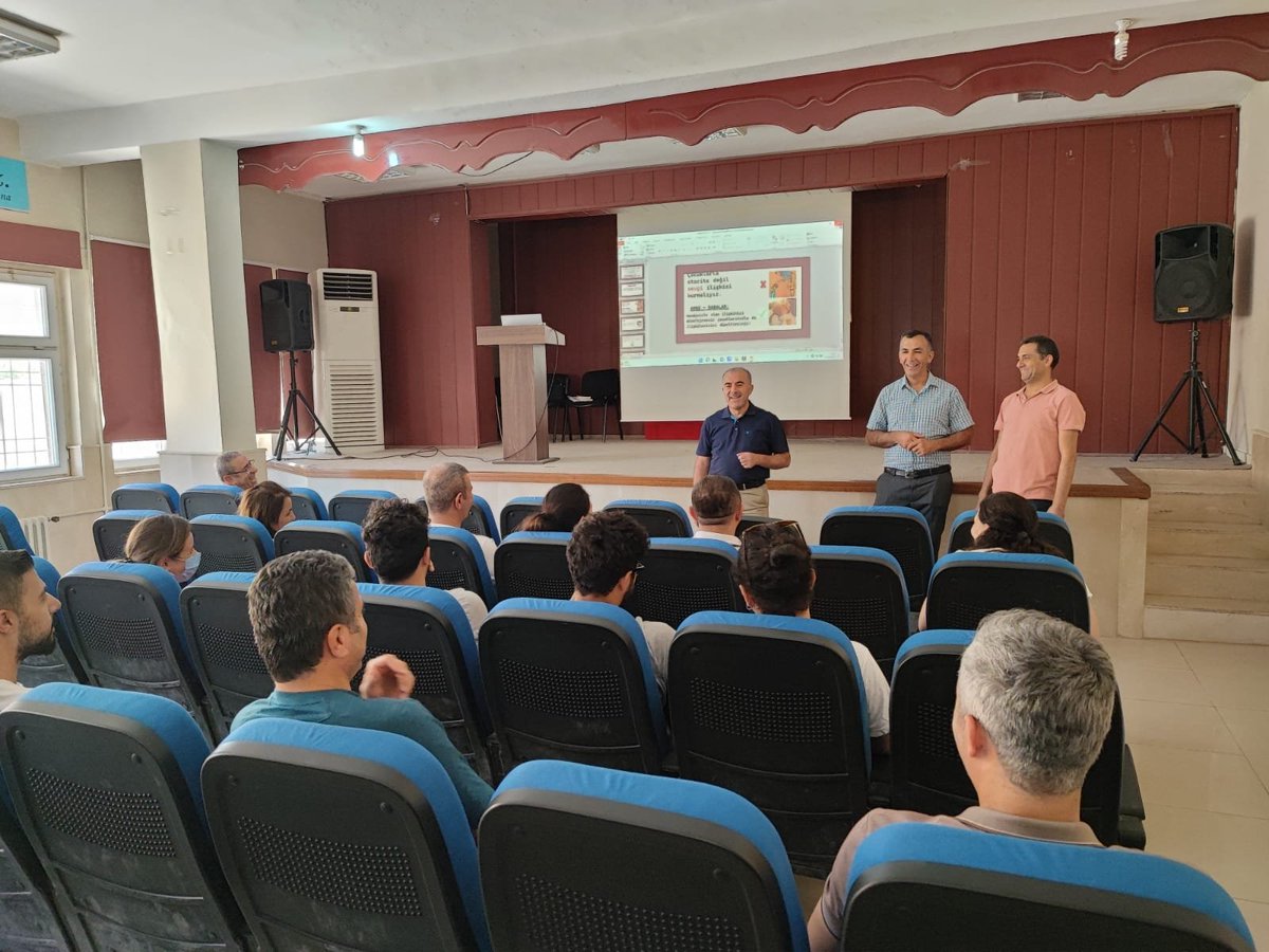 mardinilmem's tweet photo. İl Müdürümüz Sn.Murat DEMİR, Kızıltepe Halk Eğitimi Merkezimizce açılan Aile Okulu eğitici eğitimleri kursunu ziyaret etti."Çocuğu İyi Yetiştirmek İçin Olması Gereken Aile Eğitimi ve Tutumlar" hakkında sohbet ederek katılımcılara başarılar diledi
@tcmeb 
@sdulger43
@MEBAileOkulu https://t.co/HRRiE1Ugqf