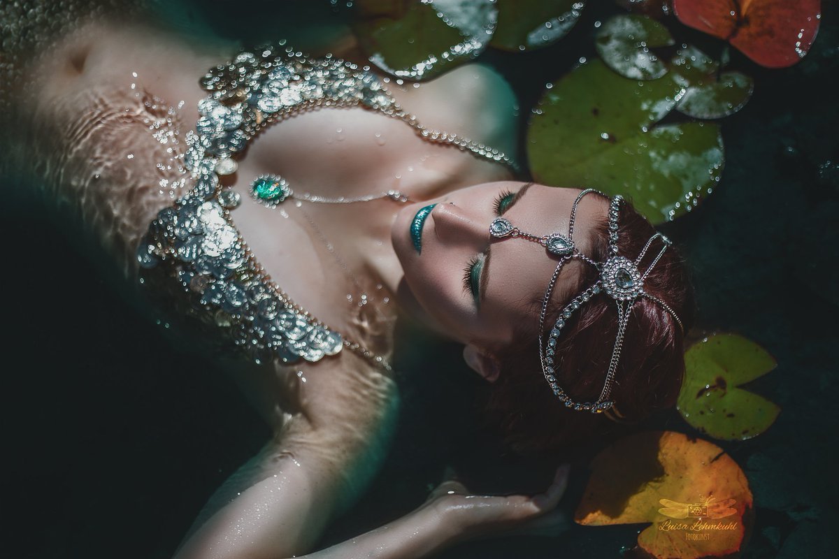 chiadocosplay's tweet photo. Guess who became a fish.... uuuh mermaid a few weeks ago? 

Photo and outfit by https://t.co/c3CbVWta7U

#mermaidcosplay #mermaid https://t.co/3mDOBjlYlC