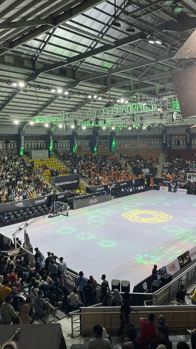 jerryarvino's tweet photo. HERE WE GO, IBL FINALS!
@SMPertamina V @pelitajaya1987 pilih yang mana buat jadi juara nih?
#JUA12A atau #JU4RA?
*deg-degan banget abis ngobrol sama Youbel Sondakh, salah satu pemain idola masa kecil selain Antonius Joko, yang sekarang udah jadi pelatih
#BoomBoomBangBang https://t.co/99fyQmLwkF