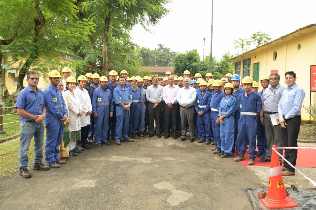 OilIndiaLimited's tweet photo. In his address to executives, Dr Rath reiterated the need to work together with renewed vigour & give our 10% extra towards the common vision to secure energy for the nation. He admired the hard work out in by OilIndians and the rich legacy of OIL. #oilindia #secureenergy https://t.co/Dqk23Usgnv
