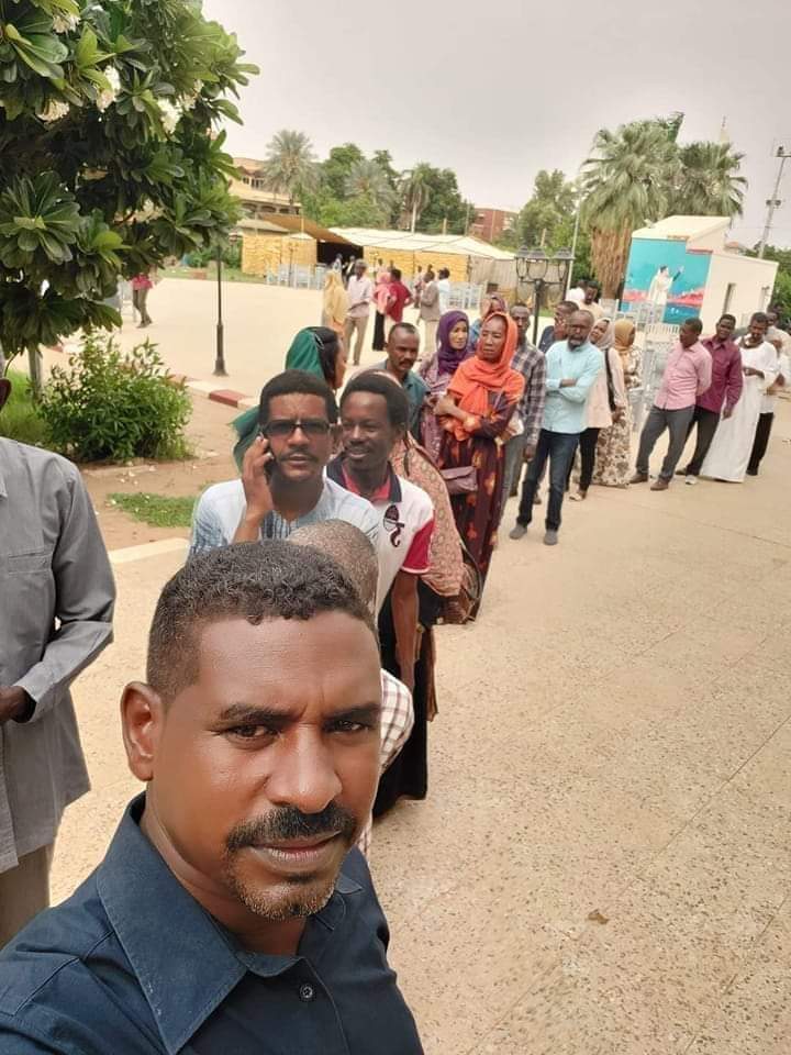 Alasbatt's tweet photo. اكملت قبل قليل التصويت الإلكتروني في انتخابات نقابة الصحافيين وشاركت العرس النقابي الذي عملنا لأجله سنواتا مديدة، تمنياتي للزملاء بالتوفيق تتويجا لنضالهم الطويل.التحية للجنة الانتخابات التي عبرت بنا إلى قاعة الاقتراع رغم حداثة التجربة وتعقيدات المشهد الحافل بالصراعات والتشظي. https://t.co/WEoSX3TubE
