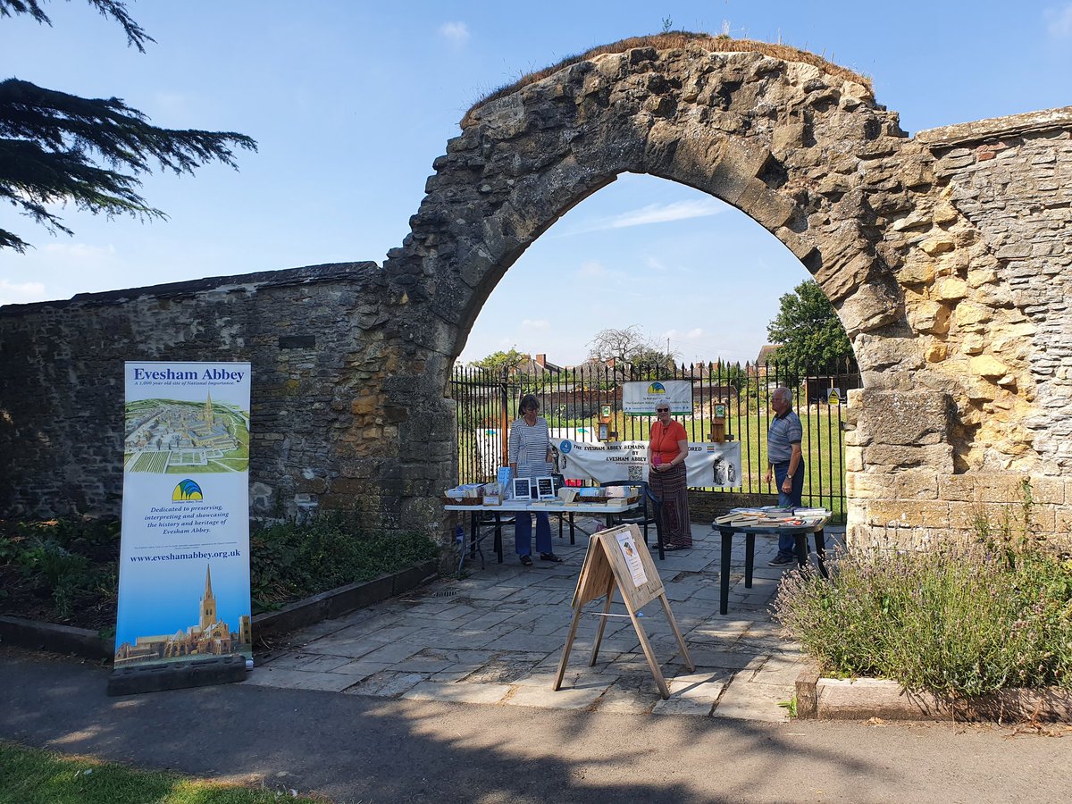 TrustAbbey's tweet photo. Here until 3pm today! Pop up book shop at the Cloister Arch #evesham #BankHolidayWeekend #heritage https://t.co/eklx7bOZBY