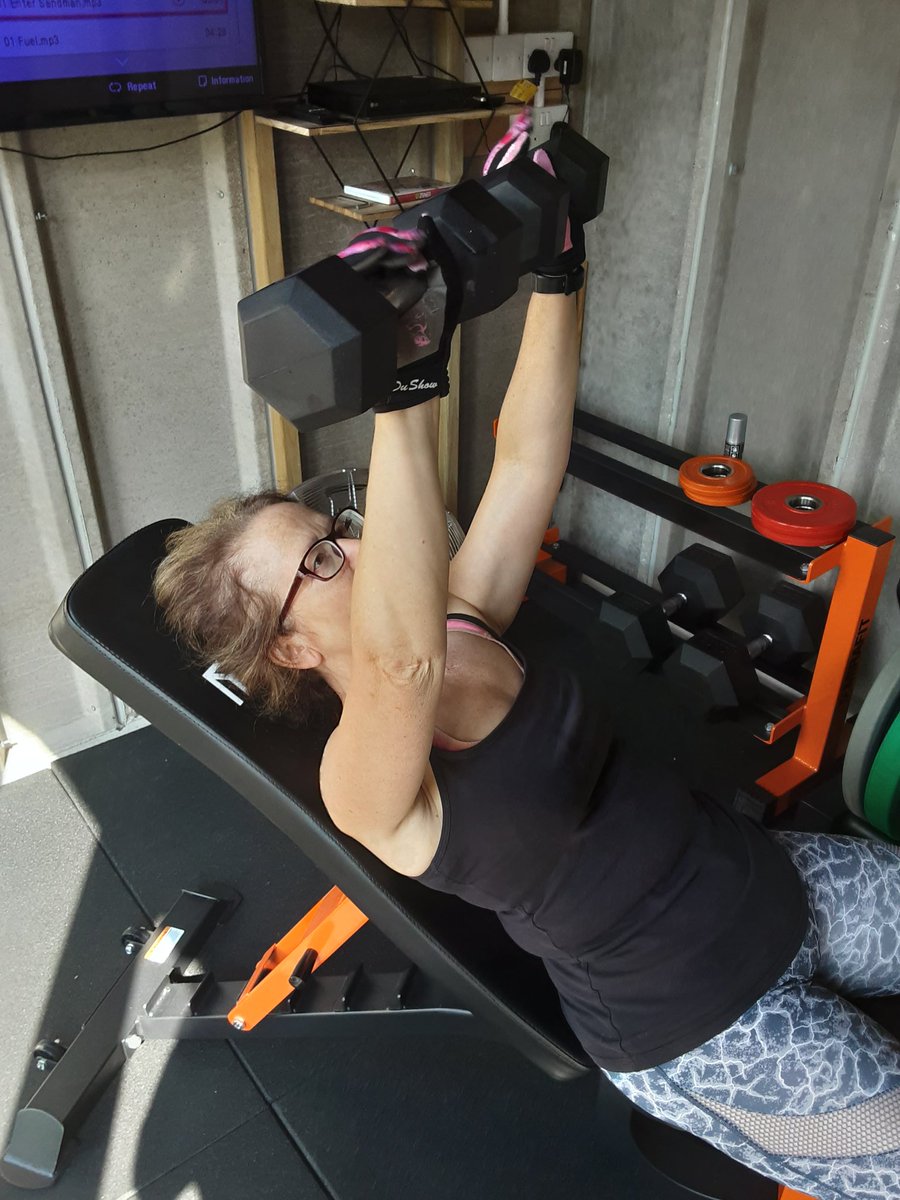 Working on bench technique today 30kg feeling better.... couldn't  quite manage a PB..so close 😬. A bit of incline pressing too, all fun! #AHPsActive #WeActiveChallenge