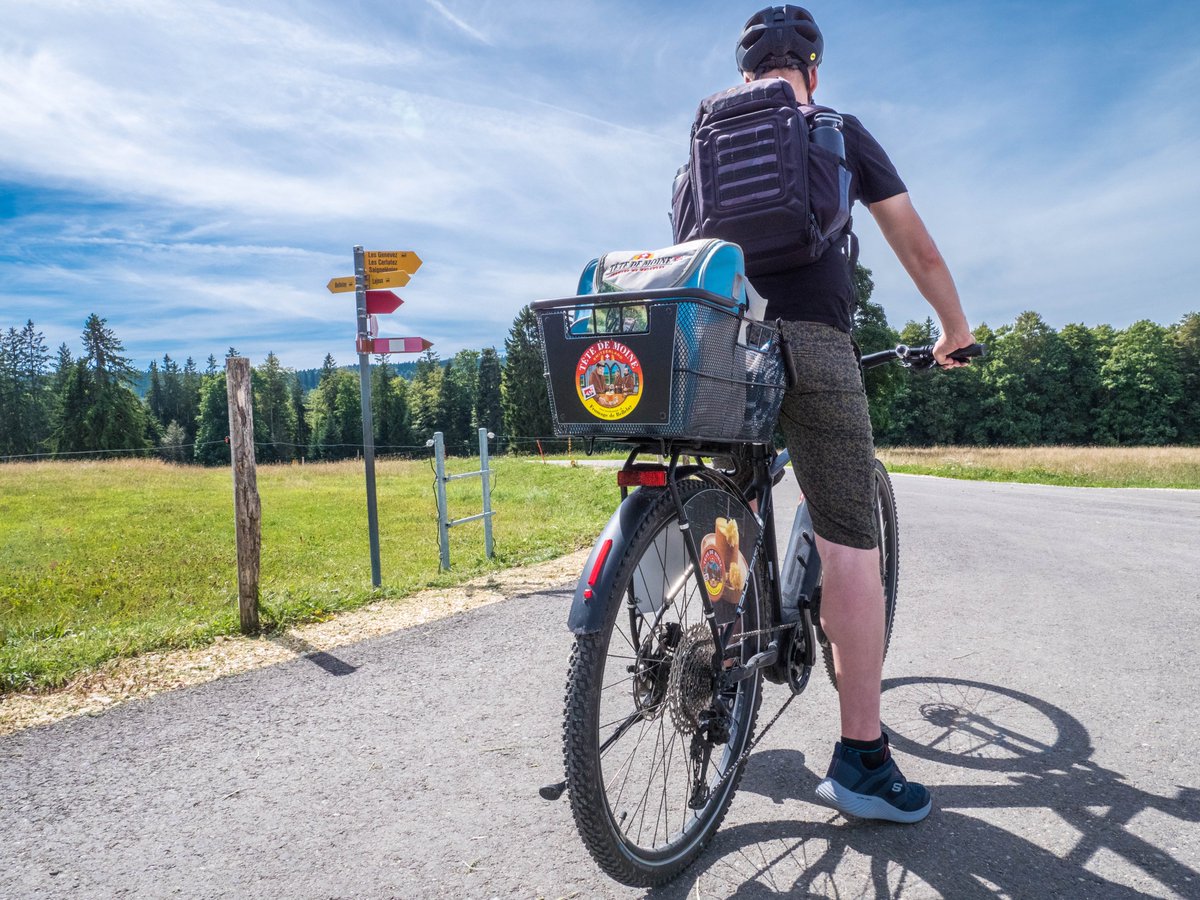 🇨🇭 #JURA - #SUISSE
Résumé en image de ces 3 jours dans le Jura suisse. Les thèmes : patrimoine culturel, street art, paysage spectaculaire et gourmandises. Oui, il y a tout ça dans notre Jura 🤩
Gros coup de coeur pour le Musée international d'Horlogerie !
<a href="/Jura3Lacs/">Jura & Trois-Lacs</a>