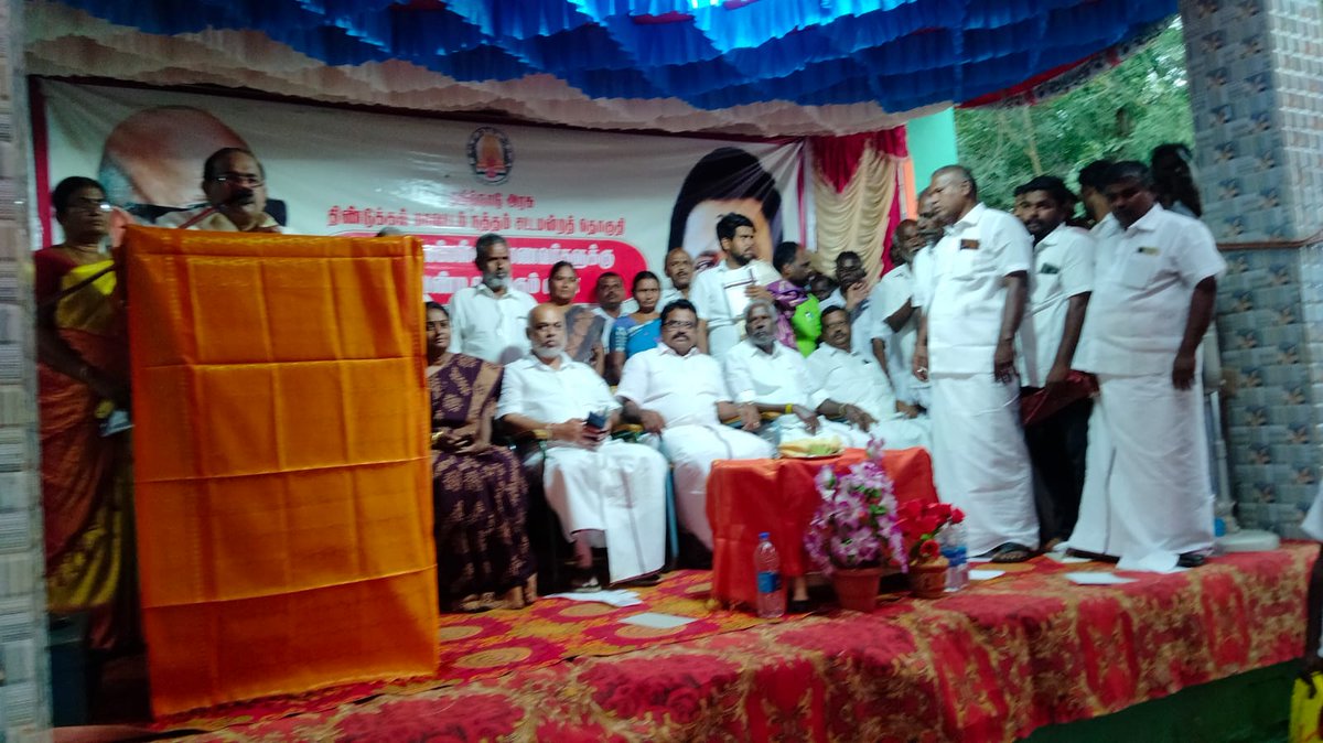 DMKDindigul's tweet photo. மாண்புமிகு உணவுத்துறை அமைச்சர் திரு.@r_sakkarapani அவர்கள் நத்தம் தொகுதி - செங்குறிச்சி அரசு மேல்நிலைப் பள்ளி மாணவ, மாணவியர்களுக்கு விலையில்லா மிதிவண்டிகளை வழங்கி உரையாற்றினார். உடன் மாவட்ட ஆட்சியர், திண்டுக்கல் MP திரு.ப.வேலுச்சாமி, மற்றும் கழக நிர்வாகிகள்.

#DMKDindigul https://t.co/xJCep6b0nK