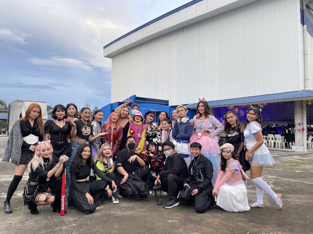 thehaus_thfa's tweet photo. The long wait was over!

The Haus before proceeding with their runway fashion show for MCL Freshmen Treat: Frosh Breeze 2022, yesterday, August 26, 2022. 

#TheHausResurgence 
#MCLWelcomingWeek
#WelcomeMalayans
#MCLFreshmenFeast
#FroshBreeze2022 https://t.co/h4tpDIm8UC