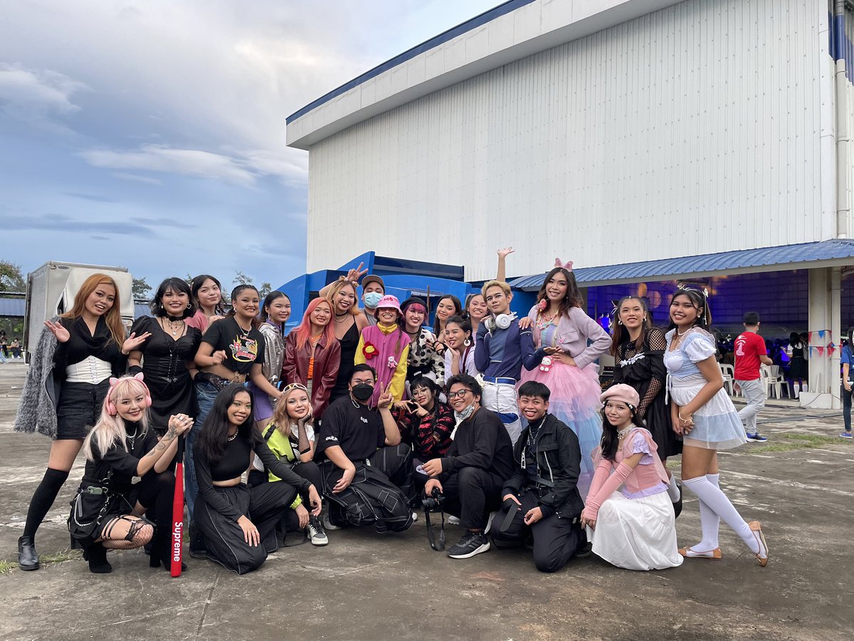 thehaus_thfa's tweet photo. The long wait was over!

The Haus before proceeding with their runway fashion show for MCL Freshmen Treat: Frosh Breeze 2022, yesterday, August 26, 2022. 

#TheHausResurgence 
#MCLWelcomingWeek
#WelcomeMalayans
#MCLFreshmenFeast
#FroshBreeze2022 https://t.co/h4tpDIm8UC