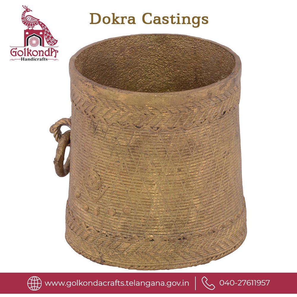 GolkondaH's tweet photo. Also called the bell metal craft, it is created by the tribal artisan community of Adilabad district.
#Dokra #BellMetalcraft #DokraArtefacts #GolkondaHandicrafts https://t.co/I6dLFSJ6Nz