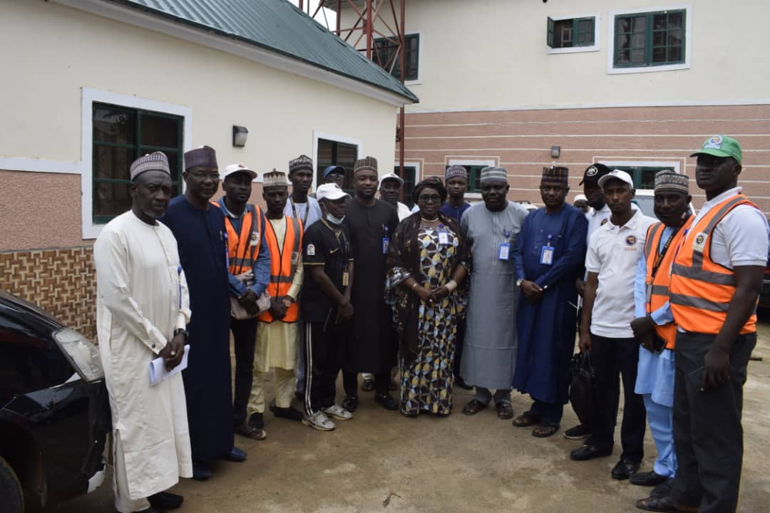 KADGIS_KDSG's tweet photo. The management team of @KADGIS_KDSG led by the D.G. @AltineJibrin were at Zaria and Sabongari to inspect work in progress in the areas and the new office space allocated by @KASUPDA_KDSG to @KADGIS_KDSG at GRA Zaria, as well as boost staff morale &amp; confidence.@elrufai @GovKaduna https://t.co/ucdXGC6QpQ