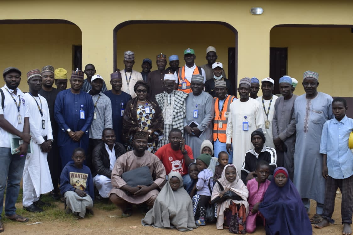 KADGIS_KDSG's tweet photo. The management team of @KADGIS_KDSG led by the D.G. @AltineJibrin were at Zaria and Sabongari to inspect work in progress in the areas and the new office space allocated by @KASUPDA_KDSG to @KADGIS_KDSG at GRA Zaria, as well as boost staff morale &amp; confidence.@elrufai @GovKaduna https://t.co/ucdXGC6QpQ