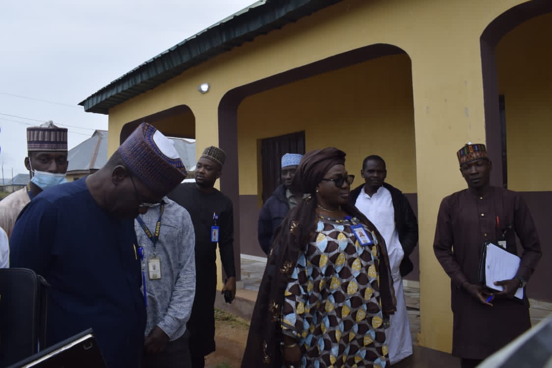 KADGIS_KDSG's tweet photo. The management team of @KADGIS_KDSG led by the D.G. @AltineJibrin were at Zaria and Sabongari to inspect work in progress in the areas and the new office space allocated by @KASUPDA_KDSG to @KADGIS_KDSG at GRA Zaria, as well as boost staff morale &amp; confidence.@elrufai @GovKaduna https://t.co/ucdXGC6QpQ