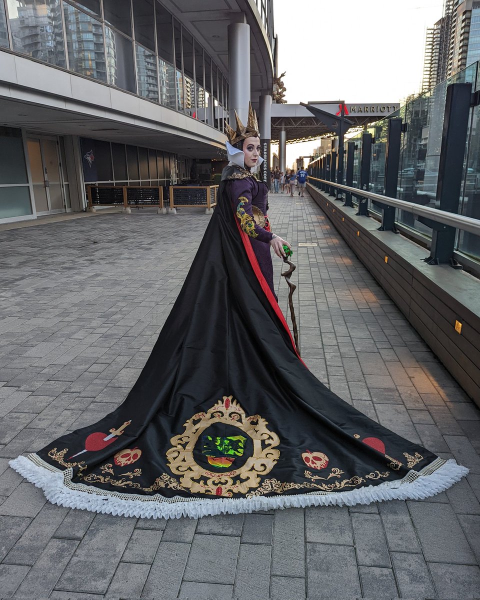 Evil Queen! 🪞🍎🗡️