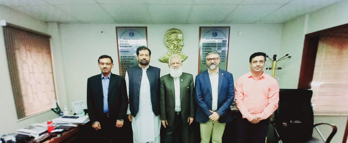 mallahghulamali's tweet photo. @jeeva_shehzad (CEO, @AKUEBOfficial) presenting comparative analysis on Global Grading System during @Ibcc_official Sub-Committee Meeting on August 27, 2022 at Karachi https://t.co/4H2ZUz8Quf