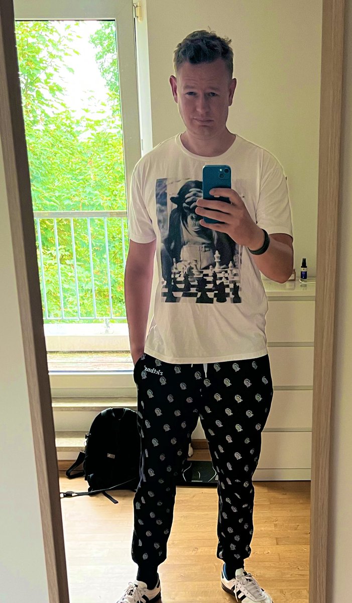 GMJanGustafsson's tweet photo. Hi @ginosingh_ , schnelle Fitnessfrage:
Kann ich so ins Gym gehen? Bin zu faul zum Umziehen, aber möchte auch keine Verletzungen riskieren. https://t.co/drH5RLA5pu