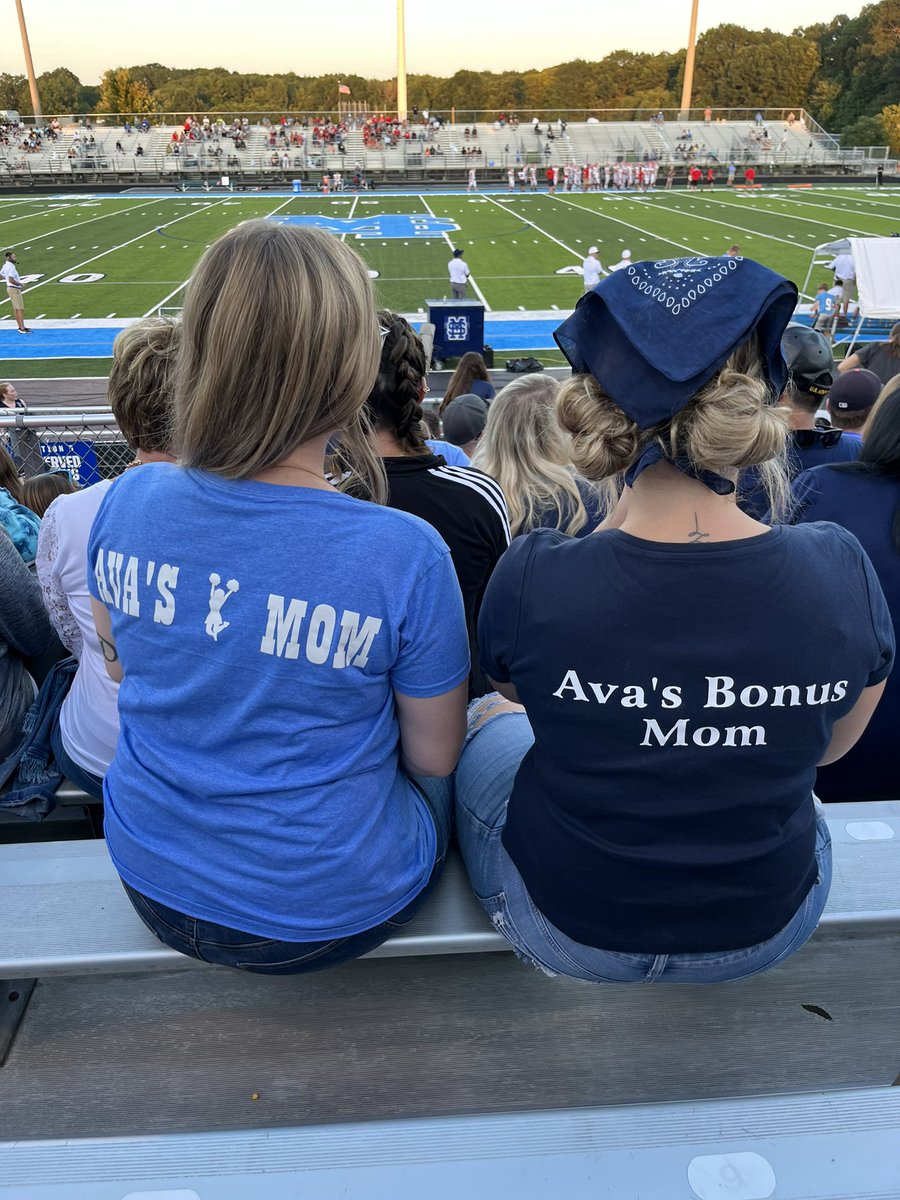 abbey_dakin's tweet photo. Ava cheered at the varsity game last night and we all had so much fun watching her! Still blocked on Brittney’s twitter but you aren’t really coparents if you didn’t hate each other at first 😂💙🏈 https://t.co/HvvzONrQtx