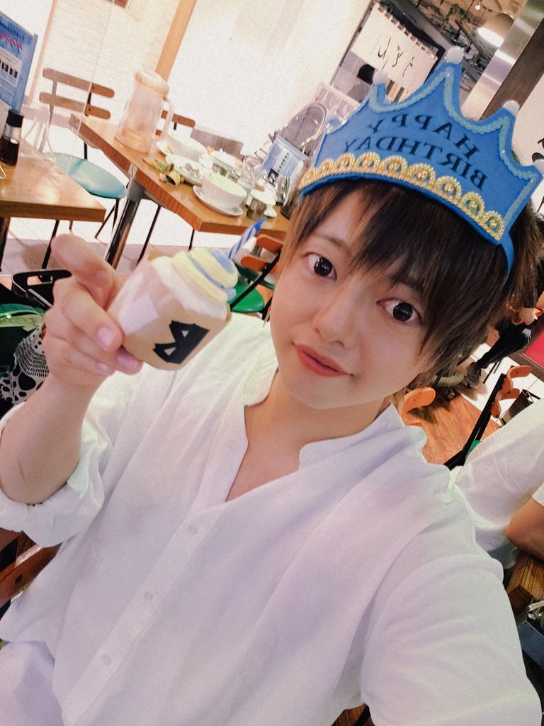 kawaBrightWin's tweet photo. 実際に推しは存在してた😍❤️
それだけで幸せ✨からの
ラストれすもらえて号泣
生きててよかった😢❤️

おともだちも増えたり
グッズ交換してもらえたり
声かけていただいり
幸せいっぱいです💗

日本にきてくれて
ありがとーございます😘

#GMMTVFanFest2022JPD1 https://t.co/mb8iLnJtaT