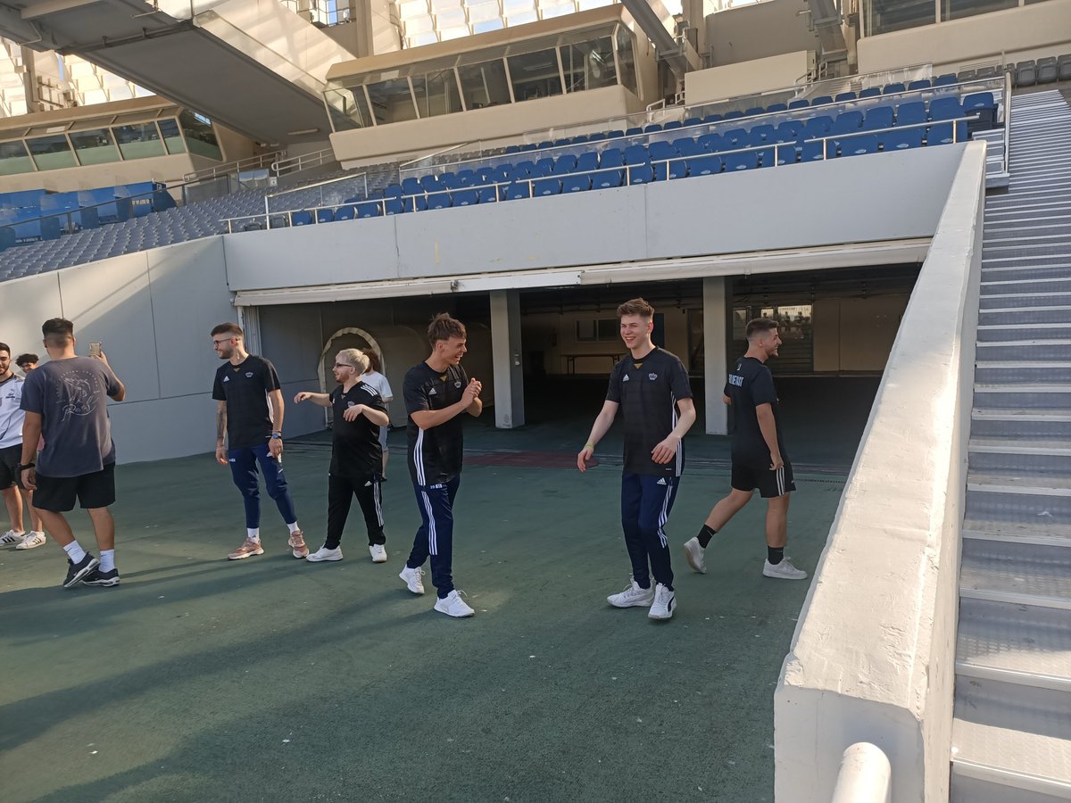 PDagiel's tweet photo. It is not a team.
It is THE team.
Happy to see whole GLL may be happy today. #operationcomeback
#1911
P.S. Can someone make sure the Boss would not lose his voice again? :) https://t.co/UqrYd5Nam9