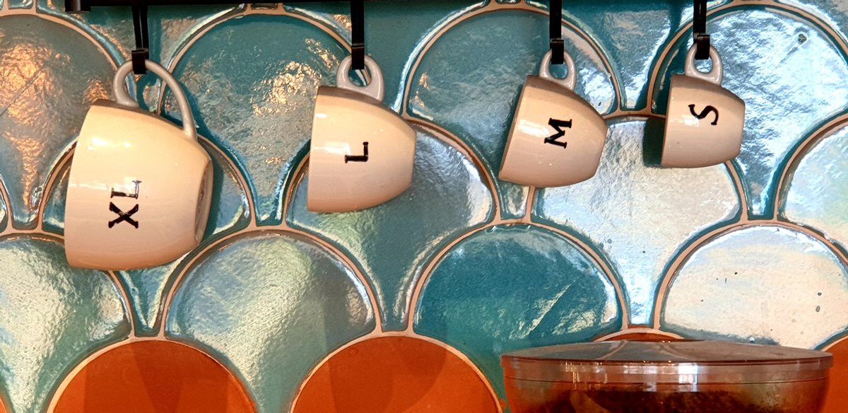 Entrañable reencuentro 😍 con la tradicional "mediana", tan habitual en el pasado, sobre todo en cafeterías de #Madrid. Para mí sigue siento útil (y deseada) en determinados momentos del día por los amantes del #café.