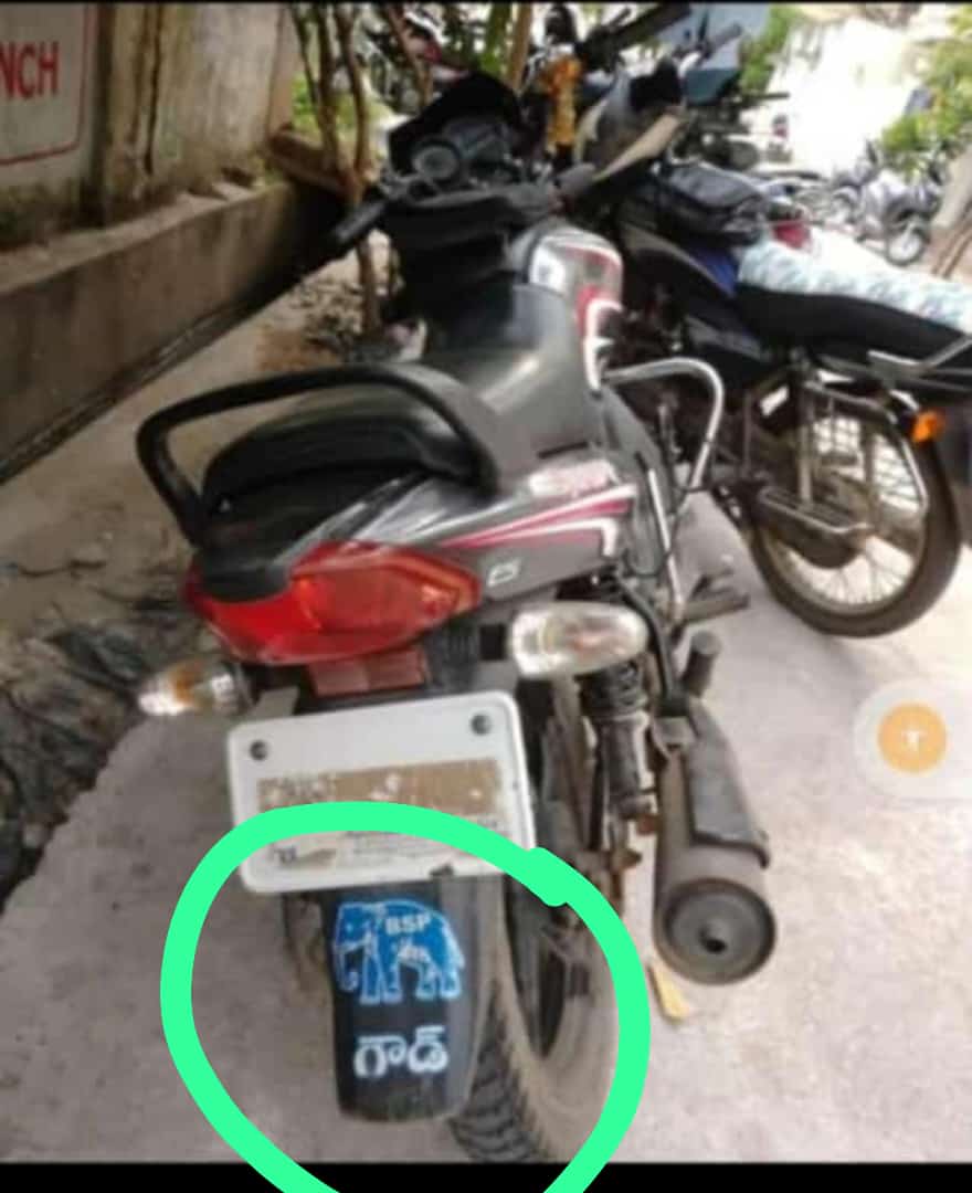 brahmakarangi's tweet photo. ��ెలంగాణలో ఉన్నటువంటి బీసీ నాయకులు ప్రతి ఒక్కరూ తొందరగా బహుజన్ సమాజ్ పార్టీలో చేరి ఈ తెలంగాణ రాష్ట్రానికి బీసీని ముఖ్యమంత్రి చేయడానికి కంకణబద్ధంగా #డాక్టర్RSPసార్ గారు నిరంతరం పనిచేస్తుండ్రు కావున బిసి అన్నలు ప్రతి ఒక్కరు చేయి చేయి కలుపుదాం బహుజన రాజ్యాధికారం సాధిద్దాం. https://t.co/ECCs58FWa8