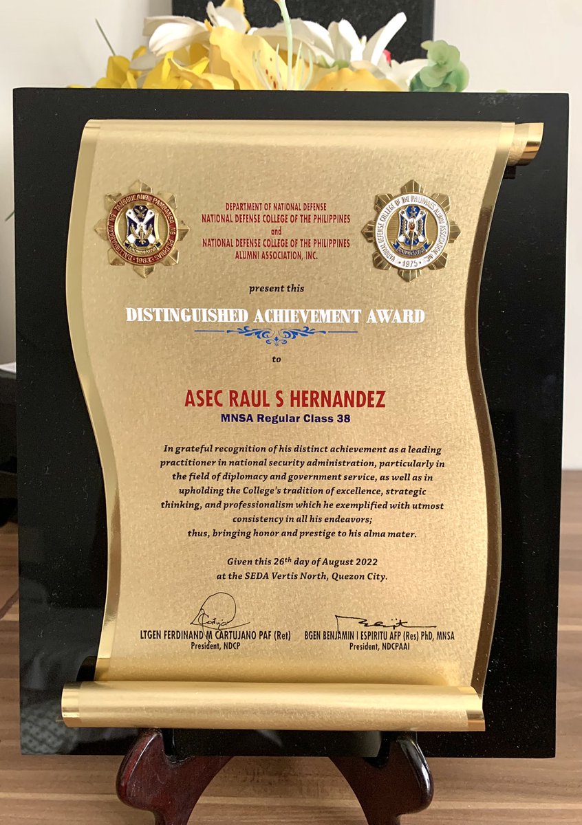 HernandezRaulS's tweet photo. Thank you National Defense College of the Philippines &amp; our Alumni Asso.  Inc. (NDCPAAI) led by NDCP Pres. LtGen. F. Cartujano PAF (Ret) &amp; NDCPAAI Pres. BGen B. Espiritu AFP (Res) for the DISTINGUISED ACHIEVEMENT AWARD. TY also to DND OIC Gen.  Jose Faustino Jr. https://t.co/192ZxD0wyx