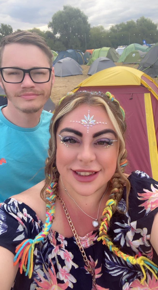 LukePorter10's tweet photo. One month married today! Show us on screen!! #NoMusicOnADeadPlanet  @OfficialRandL https://t.co/yh29qNDo3W
