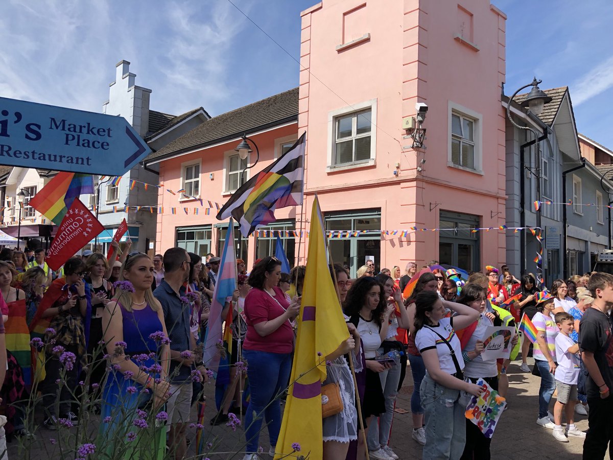 RhonaMcCord's tweet photo. Huge turn out of totally sound people at Clonmel #Pride #Lgbti rights are human rights ⁦@UniteunionROI⁩ #UniteCommunity https://t.co/IBYgOs53C3