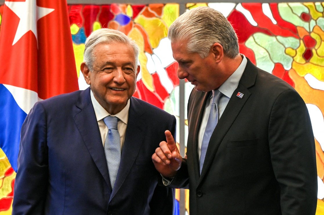 EVilluendasC's tweet photo. "Aquí estamos, hermano AMLO, para lo que necesite y mande México, siempre", había dicho @DiazCanelB. Y nuestros médicos fueron allá. Cuando Matanzas, AMLO dijo: "A los amigos se les manda, no se les pregunta". #Cuba nunca olvidará el apoyo decisivo que dio. https://t.co/CxNkpaf1a5