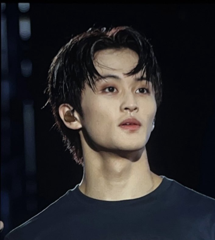 tyfhaaa_'s tweet photo. Baru sadar bias gw rambut nya pada memutih kecuali mark, kalian sengaja ya janjian bikin aku pusink 7 keliling ?? 🥺🤍
Tpi Mark lo cakep bangett tau black hair gini 🫠🫶🏻  
#TAEYONG #MARKLEE #JAEMIN #KUN https://t.co/VmxpZey3bN
