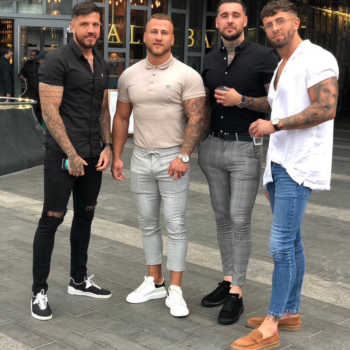 ichoosemag's tweet photo. And there we have it. Birmingham has unveiled a wild statue in tribute of Four Lads in Jeans. Because Brum doesn’t care what you think of it. https://t.co/UfIrSBYA7G
