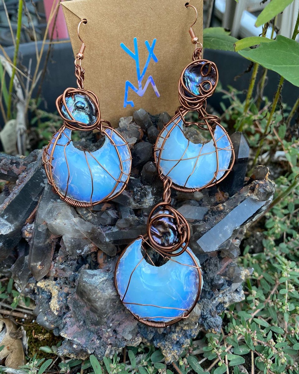 misshellcat's tweet photo. ✨Happy small business Saturday! Treat yourself to some handmade magick from https://t.co/Zii5p4AquR!💜✨ https://t.co/a3uD1gfekA