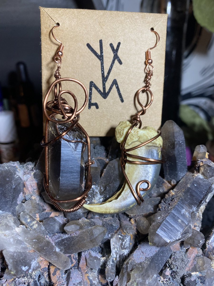 misshellcat's tweet photo. ✨Happy small business Saturday! Treat yourself to some handmade magick from https://t.co/Zii5p4AquR!💜✨ https://t.co/a3uD1gfekA
