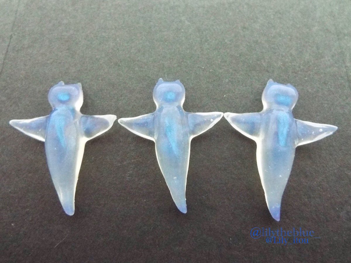 Lily_itou's tweet photo. 幻の青いクリオネを見つけました🌊
#レジン #ハンドメイド #コミティア141 https://t.co/BO2Y5HrKL6