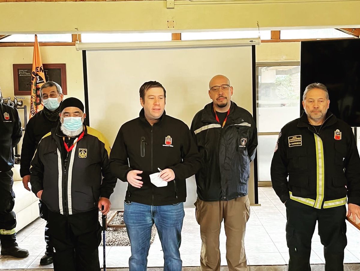 comandante_cbn's tweet photo. Éste viernes 26/08 se dio inicio al curso de Rescate Urbano para la Policía de Investigaciones de Chile. 
34 funcionarios de la @PDI_CHILE estarán internados durante este fin de semana en cuartel @Octavacbn para aprender técnicas de búsqueda y rescate en estructuras colapsadas. https://t.co/K4XULHU7J4
