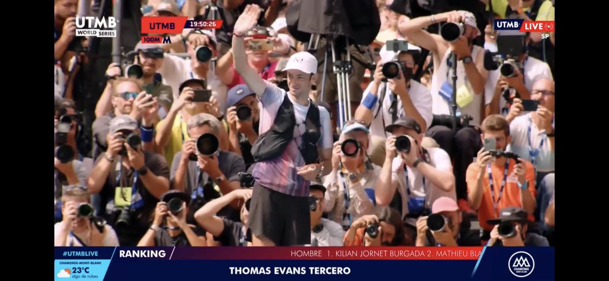 llucpn's tweet photo. Sin duda @kilianj es el mejor deportista que he visto jamás! Increíble, como siempre, hoy en @UTMBMontBlanc bajando 30’ el anterior mejor tiempo, sub 20 h. En 100 millas… #UTMBlive #kilianjornet #breaking20 #awesome https://t.co/Kmu5XO0Se8