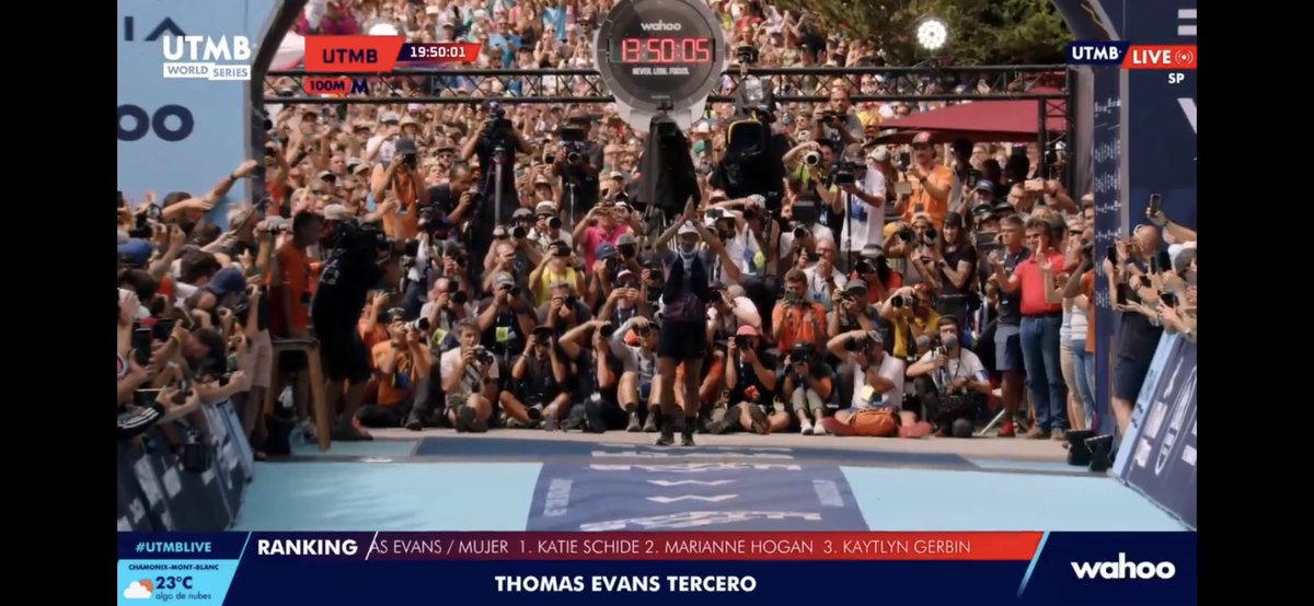 llucpn's tweet photo. Sin duda @kilianj es el mejor deportista que he visto jamás! Increíble, como siempre, hoy en @UTMBMontBlanc bajando 30’ el anterior mejor tiempo, sub 20 h. En 100 millas… #UTMBlive #kilianjornet #breaking20 #awesome https://t.co/Kmu5XO0Se8